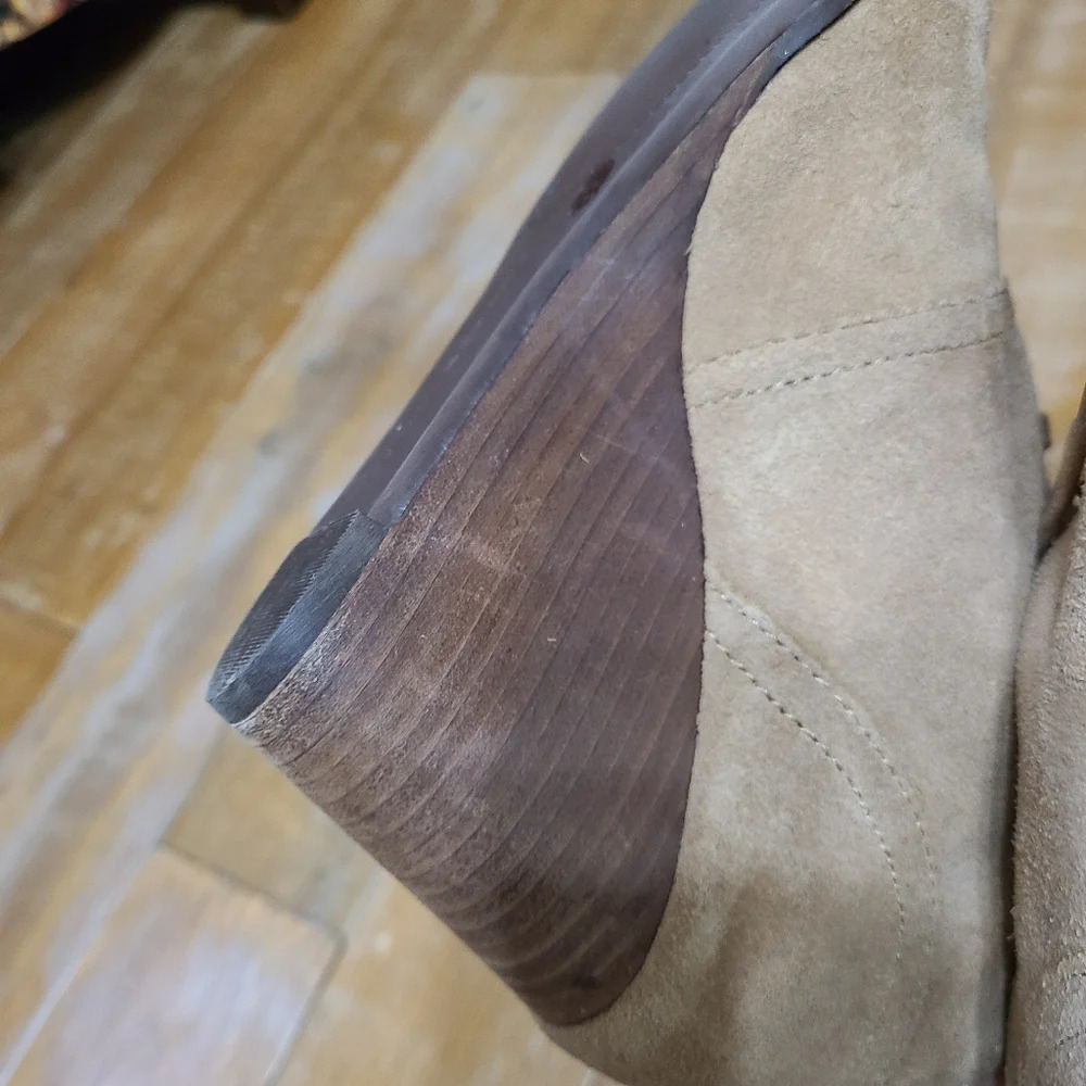 Lucky Brand Shylow Tan Suede Leather 3 inch Wedge Lace Up Ankle Booties Size 8.5 - Picture 10 of 13